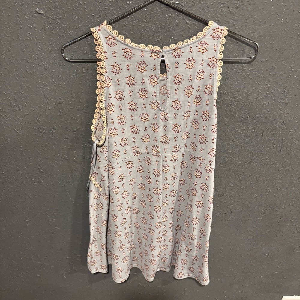 Floral Sleeveless Lauren Conrad Blouse - Picture 3 of 5